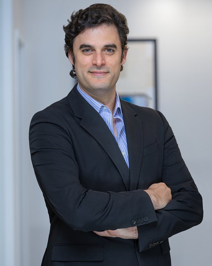 Alejandro Alvarado — headshot by Headshot Miami